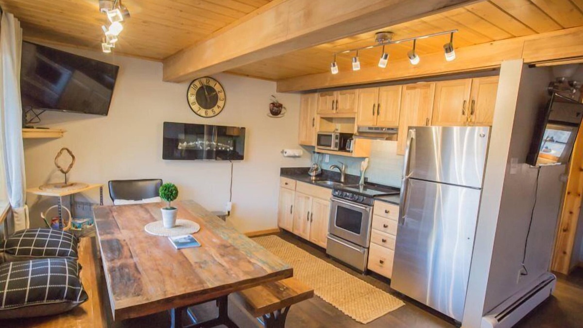 Glenwood Springs Condo | Cozy and near the main deck, this Studio is very welcoming!