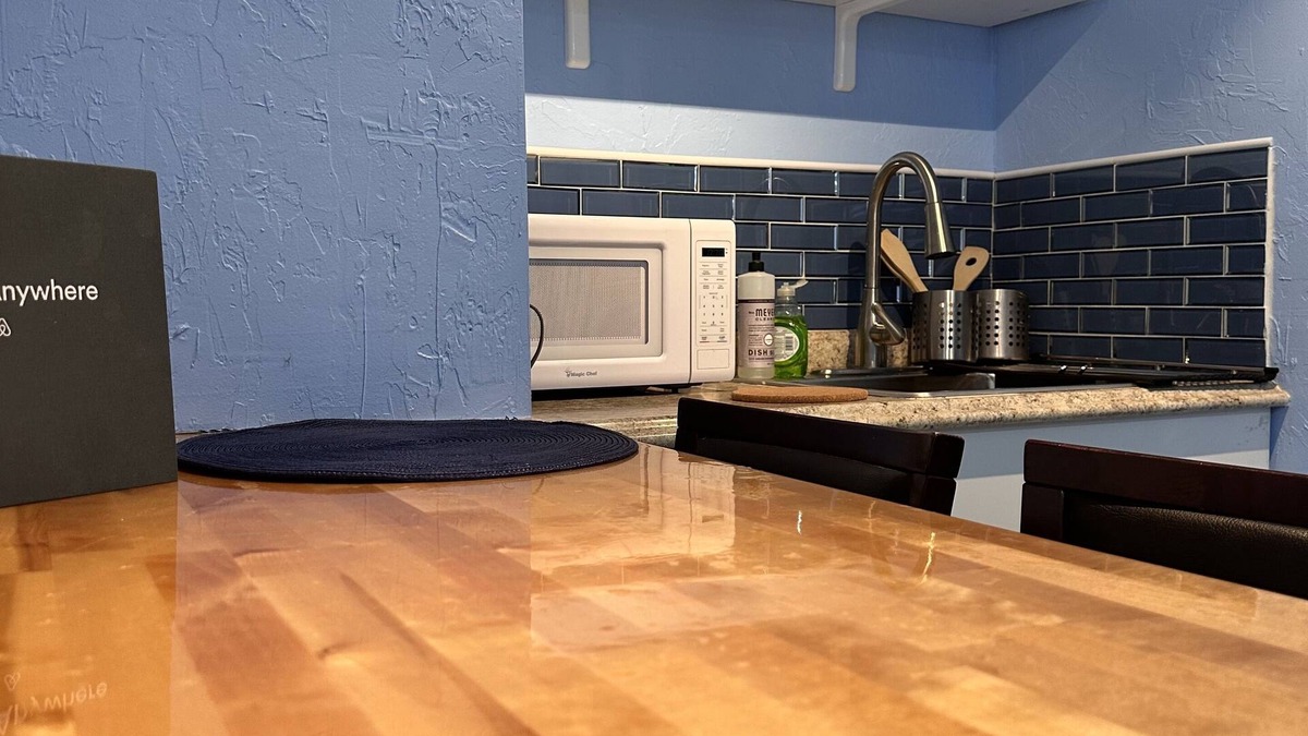 Sarasota Springs Apartment | Cozy and Private Studio Retreat near Downtown & Beaches