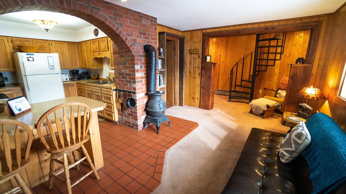 Gardiner Cabin | Cozy and Quiet Apt Style Cabin on the Yellowstone River