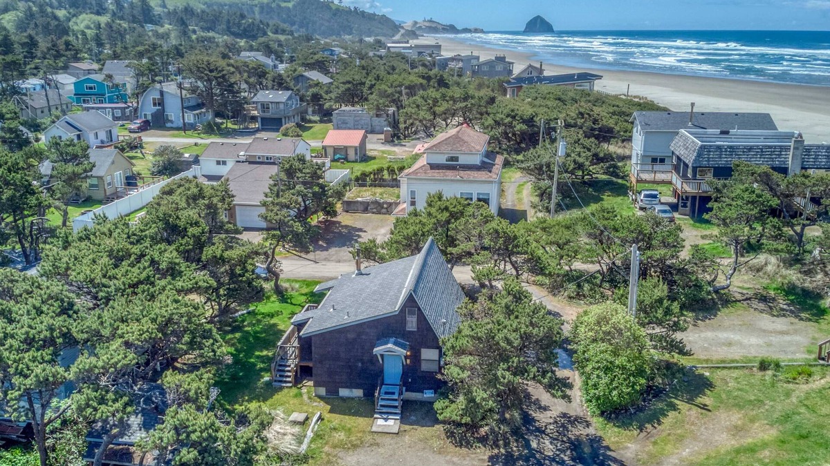 Tierra Del Mar House | Cozy and Quiet Wood Lined Charm in Tierra Del Mar! Sister’s Beach Retreat