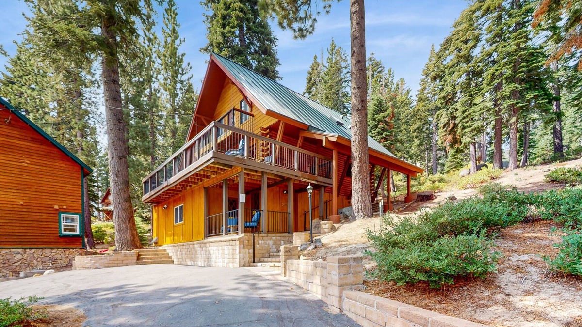 Tahoma House | Cozy and rustic cabin with lake view, deck, grill, WiFi, & fireplace