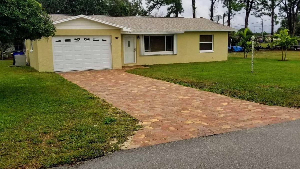 Highland House | Cozy and spacious canal house located in Lake Placid, FL
