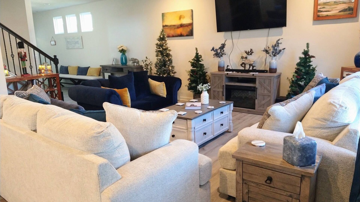Noblesville House | Cozy and Spacious home near Ruoff, Grand Park, Conner Prairie & Clay Terrace