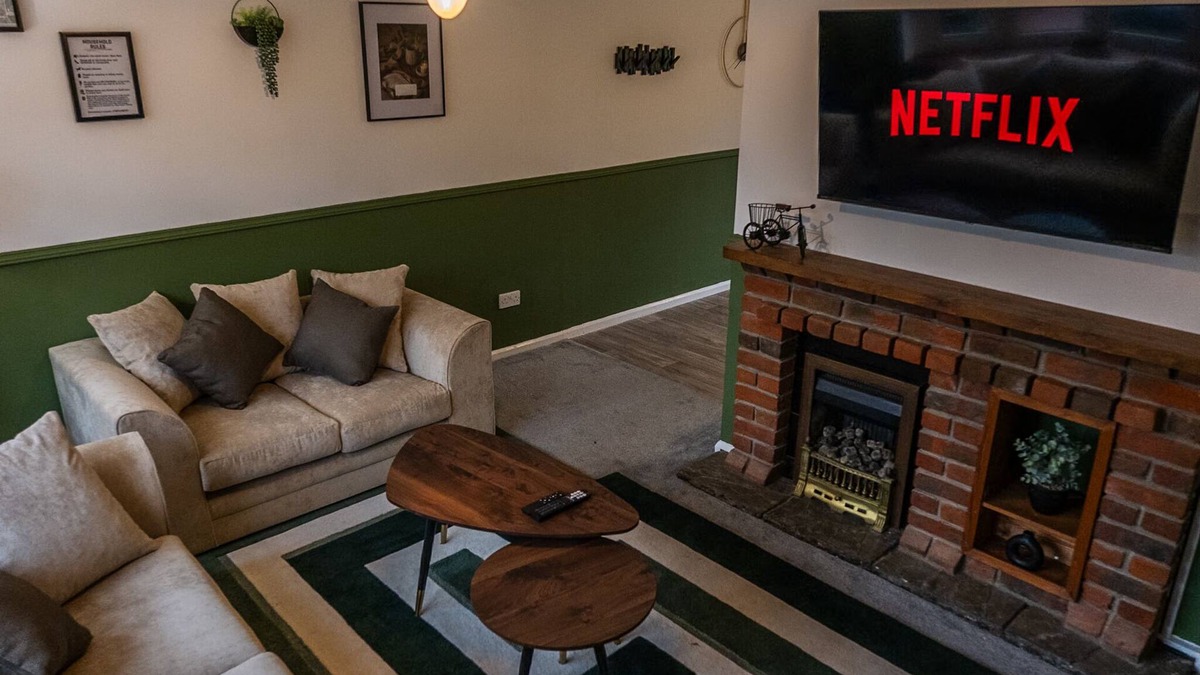 Crawley House | Cozy and Stylish stays at Maiden Lane