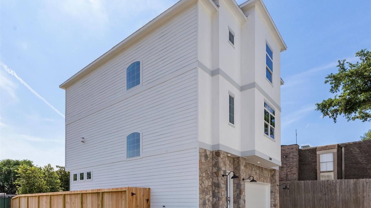 Briarforest House | Cozy and Welcoming Home with 4 bedrms, 4 bathrms