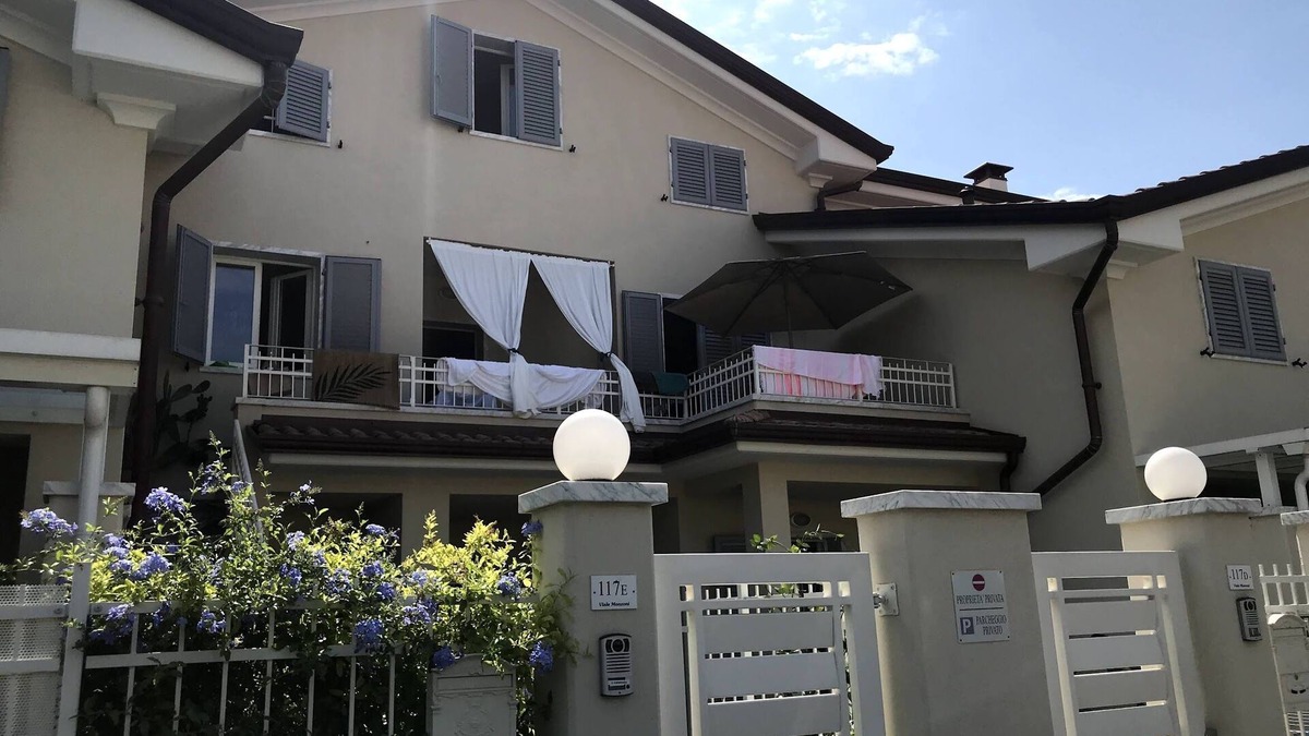 Marina di Carrara Apartment | Cozy apartment 800 mt from the beach
