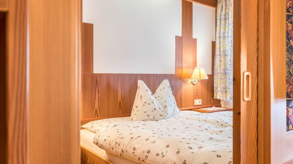 San Cassiano Apartment | Cozy Apartment "Dolomieu 19" with Mountain View, Wi-Fi & Whirlpool