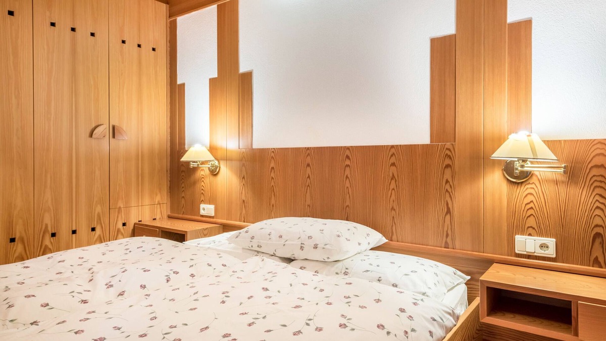 San Cassiano Apartment | Cozy Apartment "Dolomieu 20" with Mountain View, Wi-Fi & Whirlpool