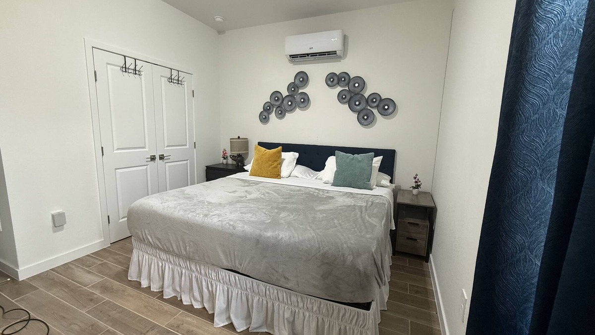 Homestead Apartment | Cozy Apartment/Efficiency in tranquil Homestead with AC, WiFi, private entrance