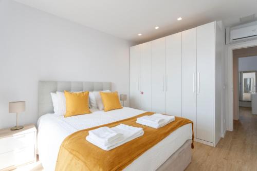 Linda-a-Velha Apartment | Cozy Apartment for Family and Group of Friends