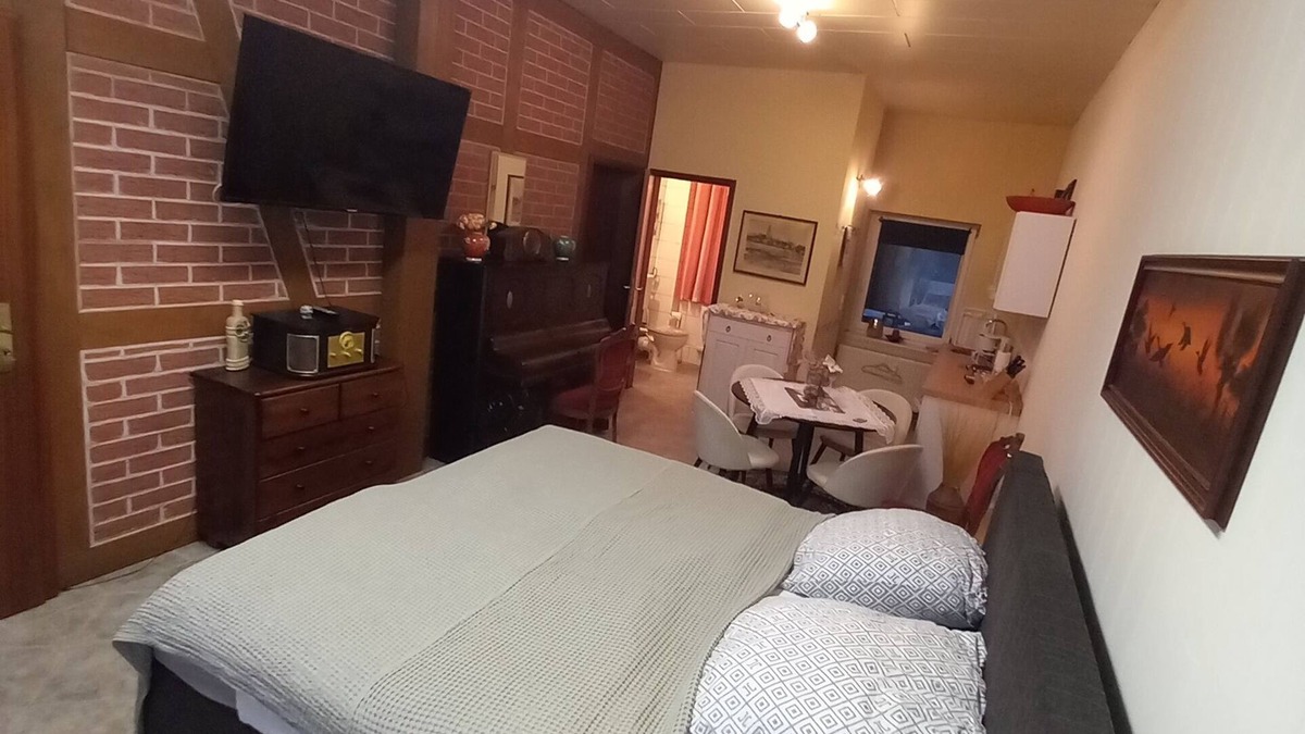 Neustadt-Glewe Apartment | Cozy apartment in the center of Neustadt-Glewe with lake proximity (700m).