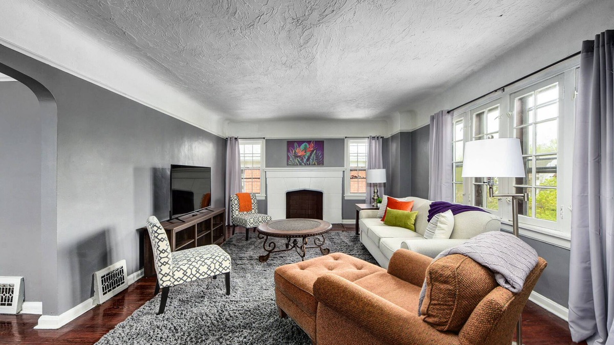 Shaker Heights Apartment | Cozy Apartment in Safe Area ~ 15 min from Cleveland Clinic ~ Long Stays Welcome