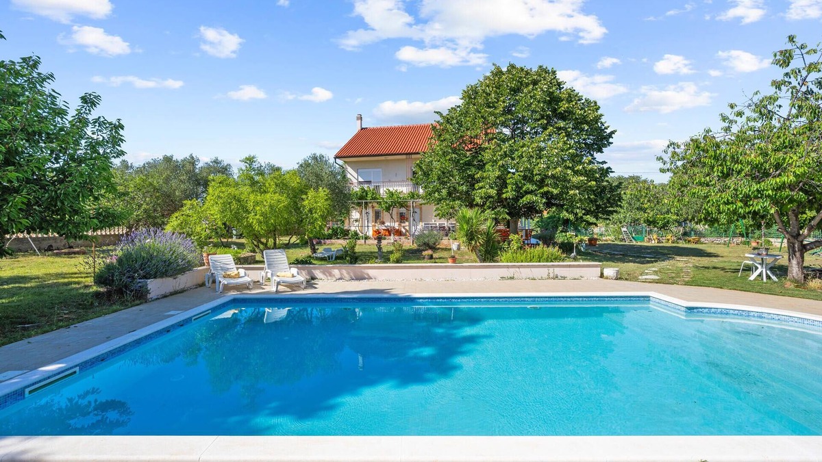 Gradina Apartment | Cozy apartment in Lozovac with WiFi