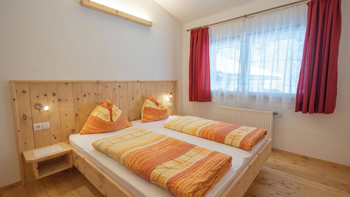 Caminata di Tures Apartment | Cozy 'Apartment Enzian' with Mountain View, Wi-Fi, Garden & Terrace