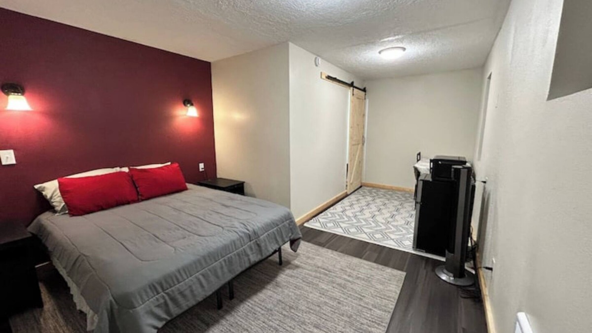 Browning Apartment | Cozy apartment near GNP!