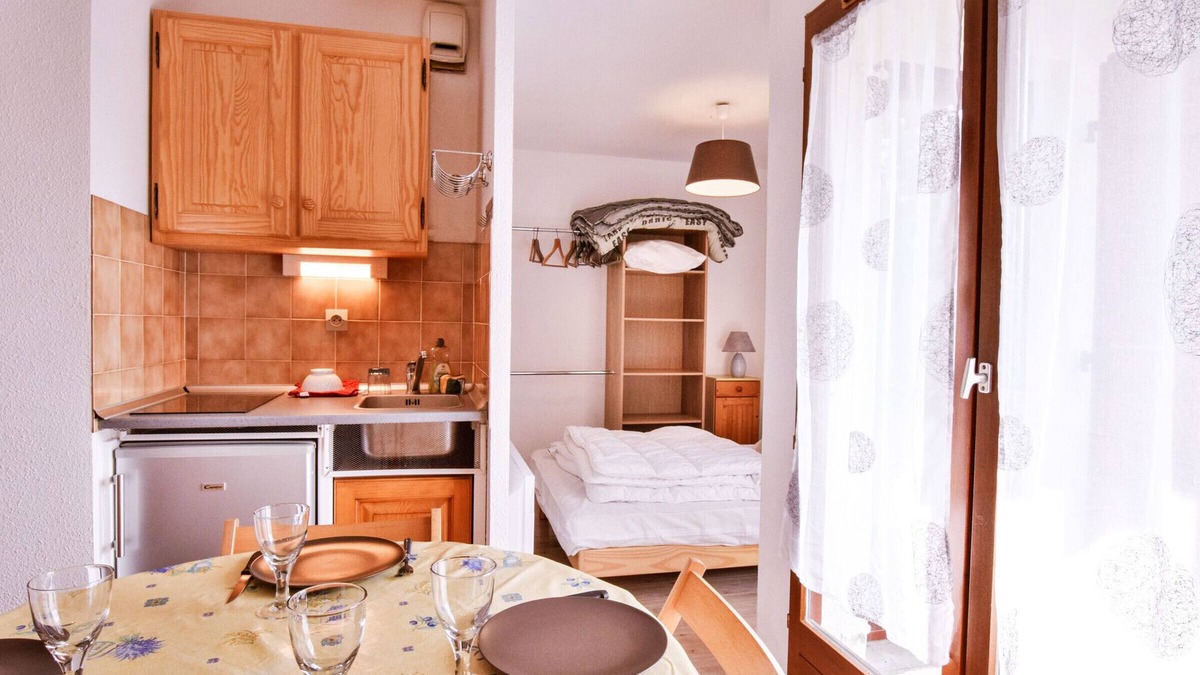 Bernex Apartment | Cozy Apartment Near Ski Lifts and Hiking Trails in Bernex