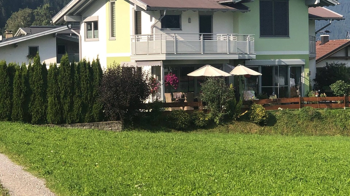 Waengle Apartment | Cozy apartment overlooking the mountains in the sunny village of Wängle
