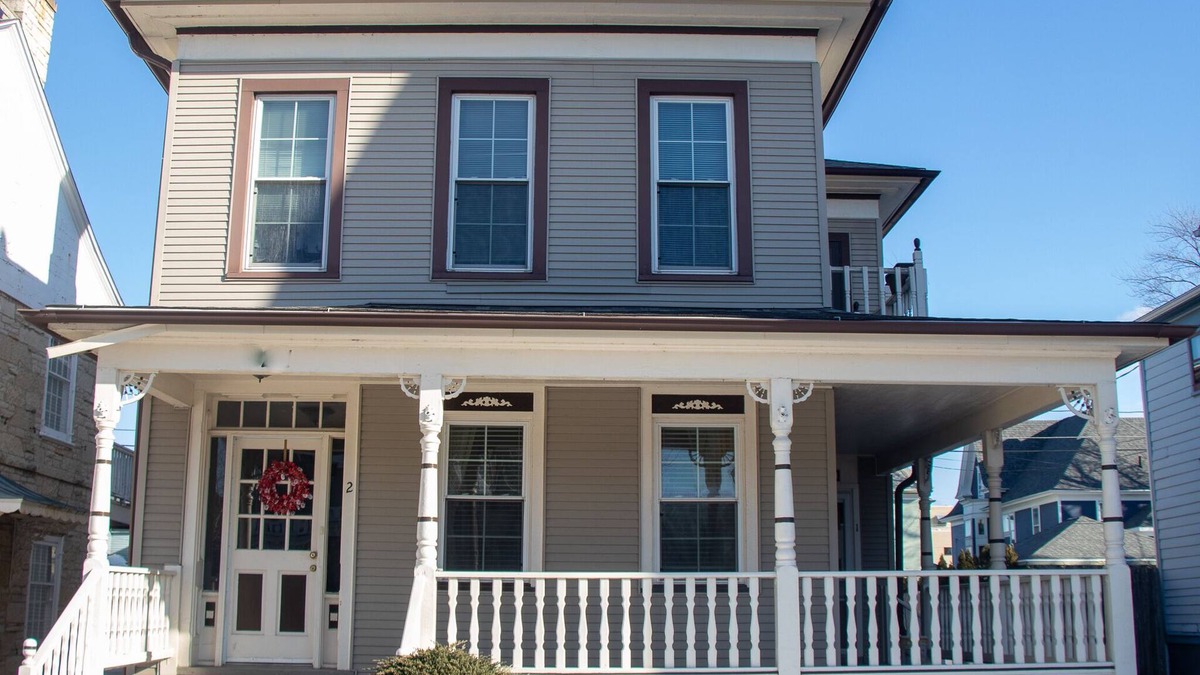 Racine Apartment | Cozy apartment steps away from Lake Michigan!
