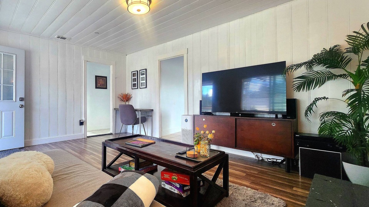 Cherryland Apartment | Cozy Apartment with 2 bedrooms, full kitchen, 1 bathroom