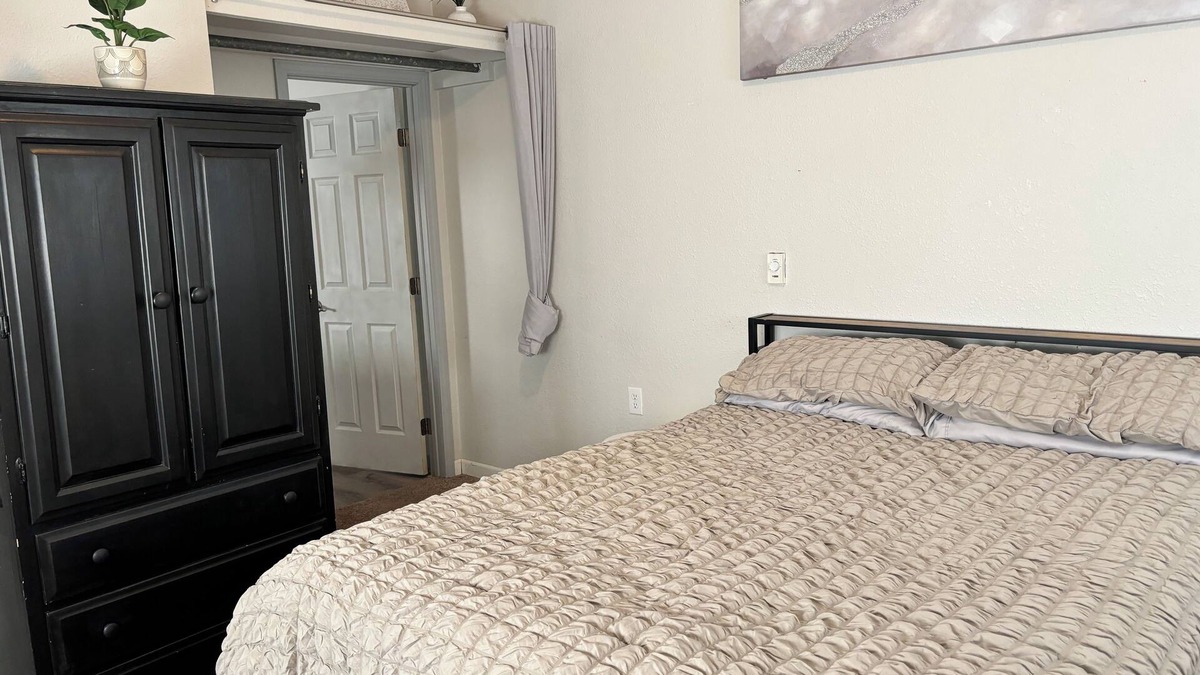 Grant County House | Cozy apartment with a full kitchen