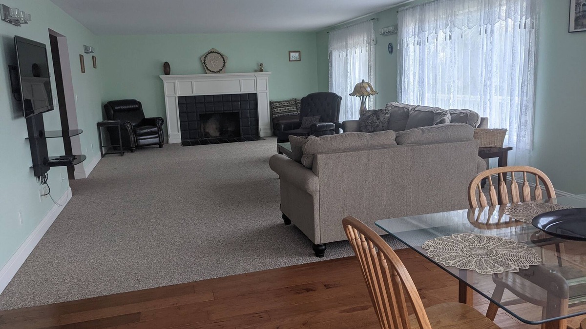 Coos Bay Apartment | Cozy apartment with bay view