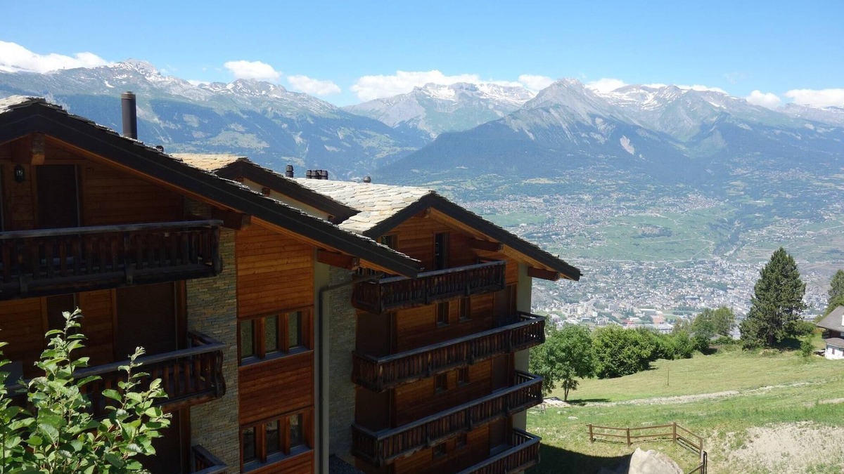 Veysonnaz Apartment | Cozy Apartment With Valley Views