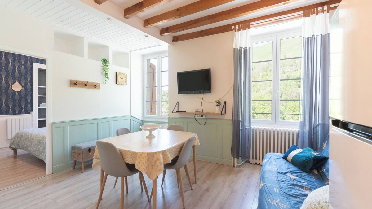 Eaux-Bonnes Apartment | Cozy apartment with parking – Eaux-Bonnes, near Gourette & Pyrenees hiking trails