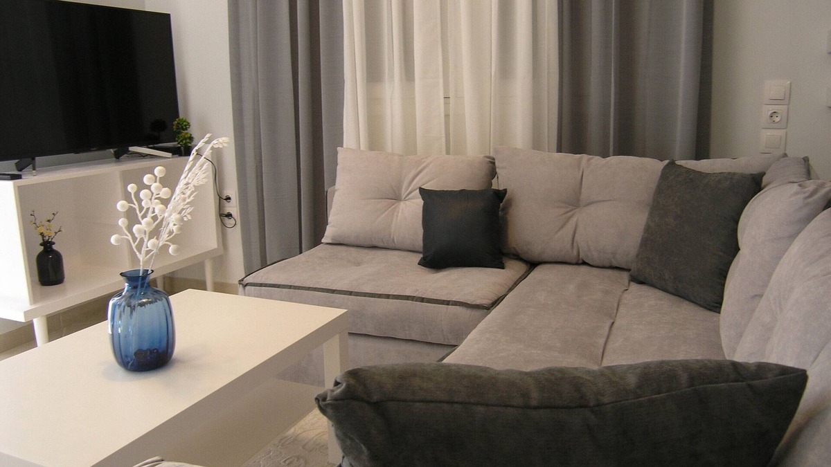 Ipsos Apartment | Cozy Apartment with Jucuzzi & Fitness center - perfect for couples!