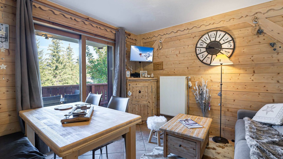 Meribel Village Apartment | Cozy Apartment with Sauna, Hammam, and Pool Access, Steps from the Slopes