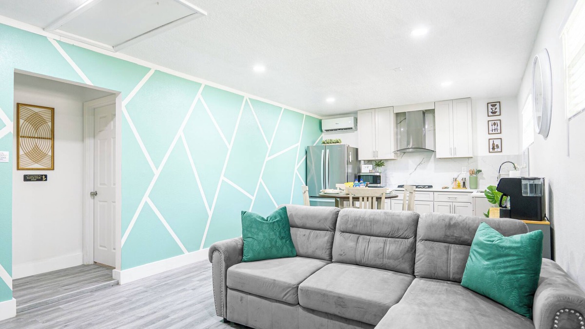 Tavares Apartment | Cozy APT~ 1-bedroom with additional pull out Sofa bed, Patio and Firepit & more!