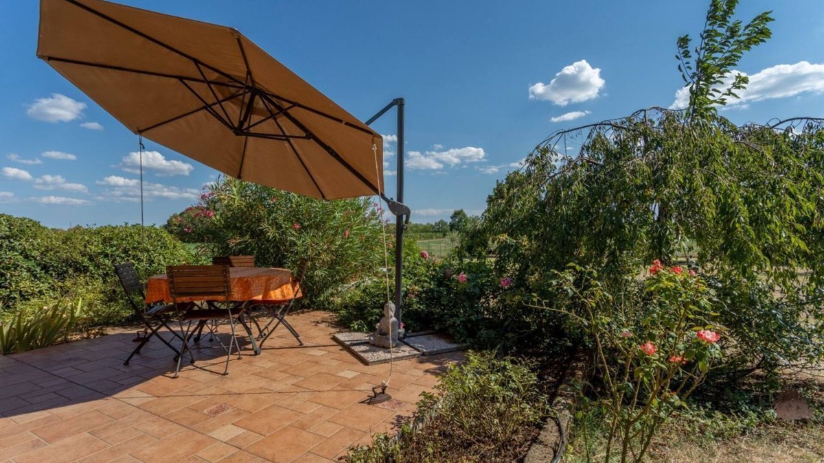 Gonars Apartment | Cozy Apt with Terrace and Private parking! x4