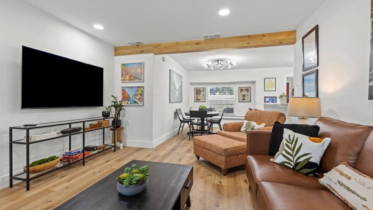 Central Arlington House | Cozy Arlington Bungalow 4/Mins to AT&T Stadium/Globe Life Field