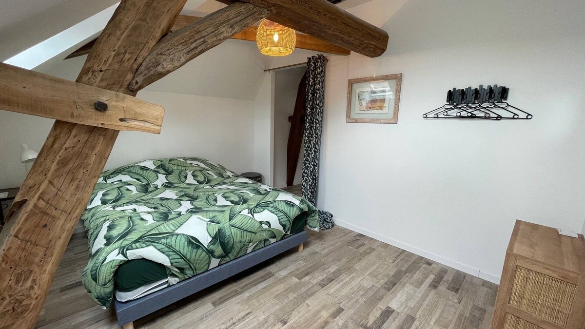 Saint-Jean-de-Vaux Apartment | Cozy attic apartment