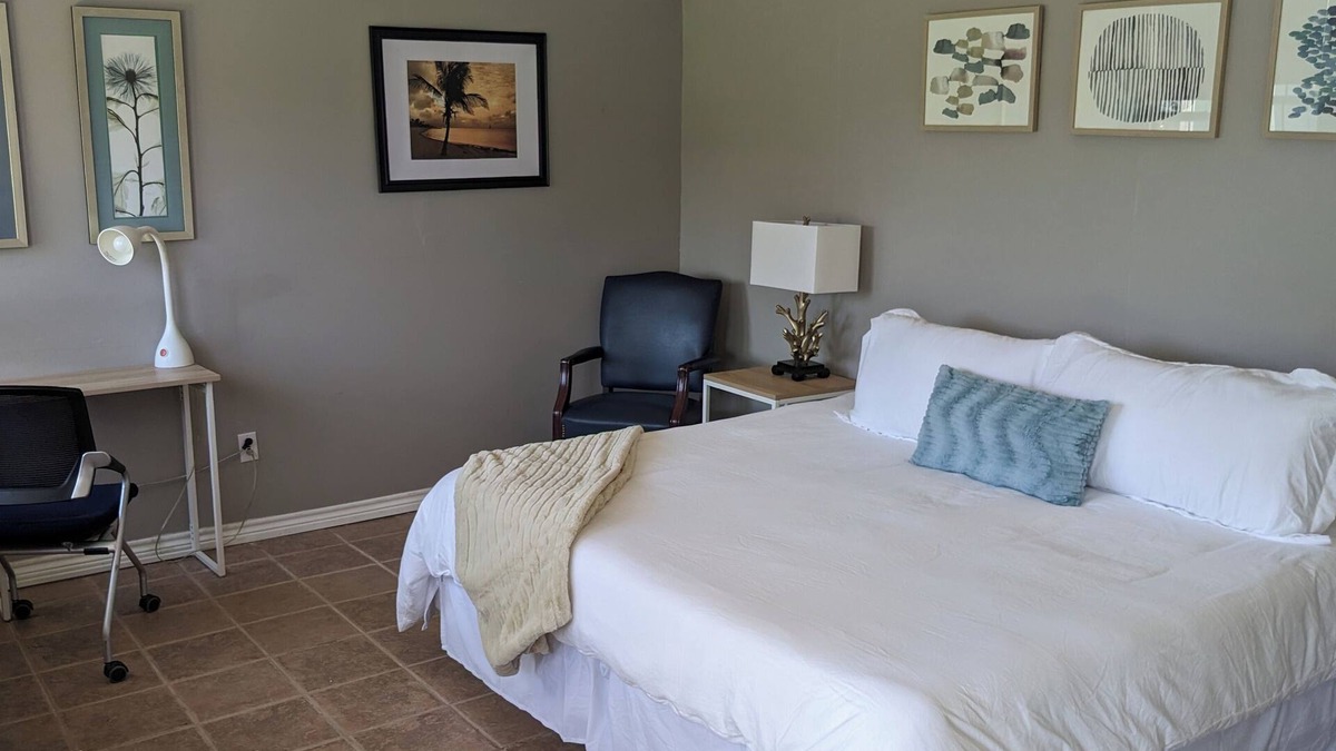 Flour Bluff Condo | Cozy B- condo in charming Corpus Christi with WiFi, AC near Laguna Madre