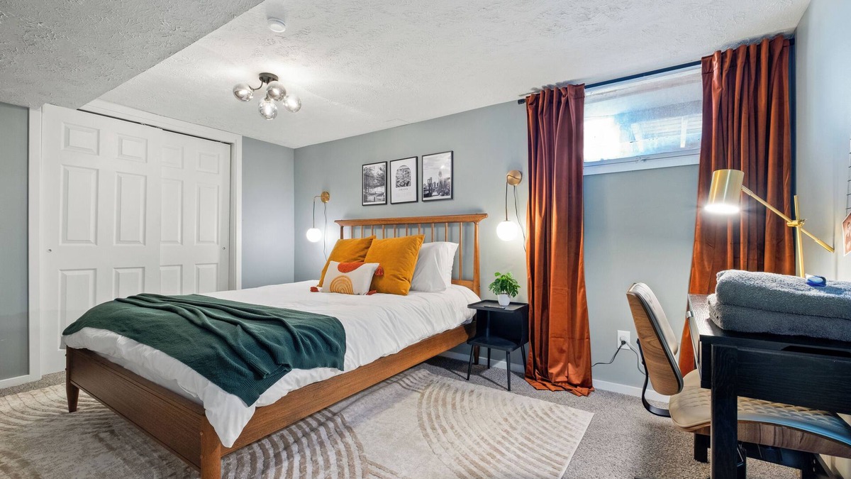 Morton Meadows House | Cozy BDRM Near UNMC/Blackstone - Shared House