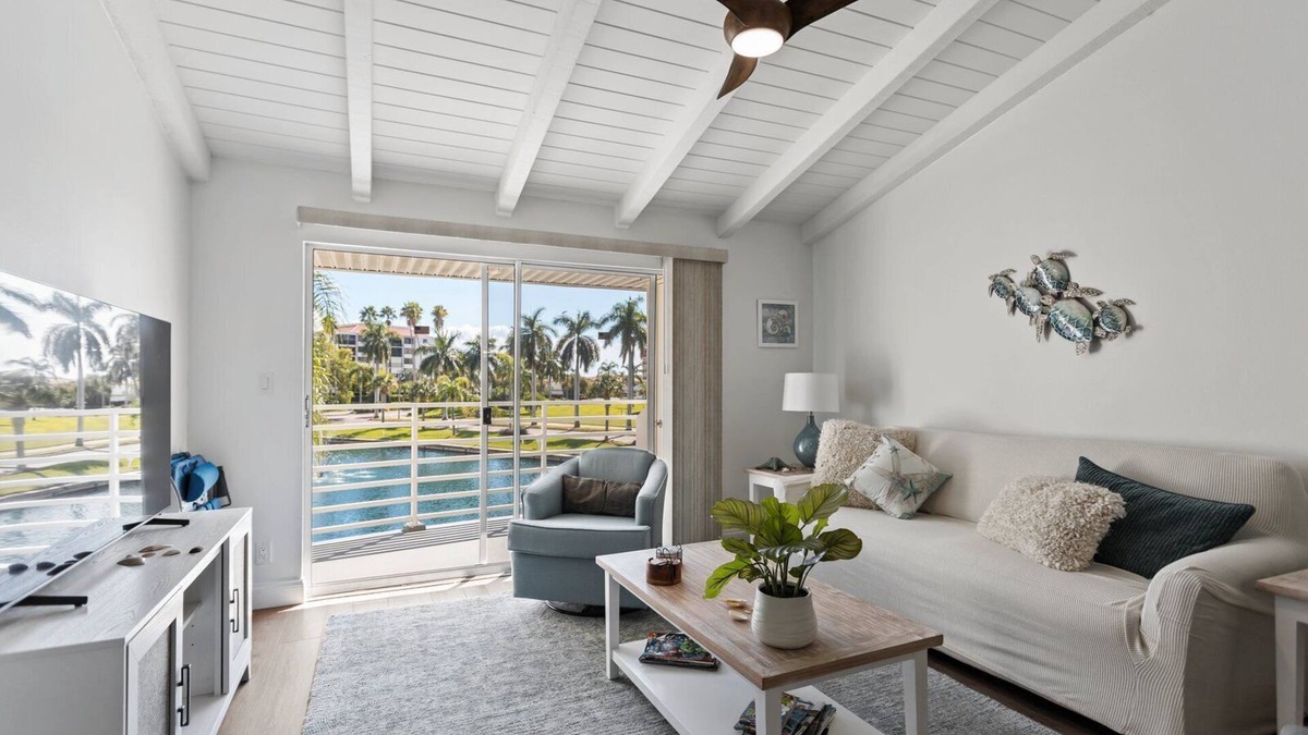 Isla del Sol Condo | Cozy Beach Bliss | Stylish & Inviting