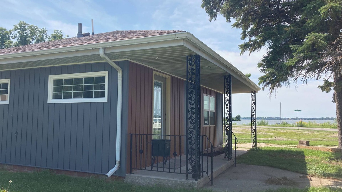 Storm Lake Cottage | Cozy Beach Cottage. Great lake views. Lake access! Sleeps 6 efficiently.