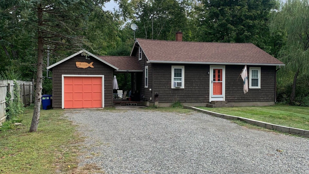 York Harbor House | Cozy Beach Cottage in the heart of York - walk to the beach!