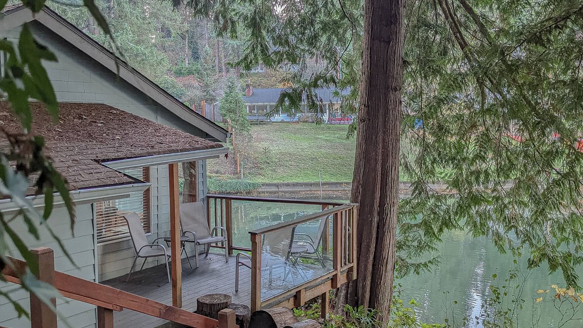 Olympia Cottage | Cozy Beach Cottage on Budd Bay — Pet Friendly!