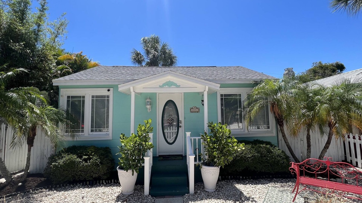 Gulfport House | Cozy Beach Cottage Yards From The Beach And Restaurants!