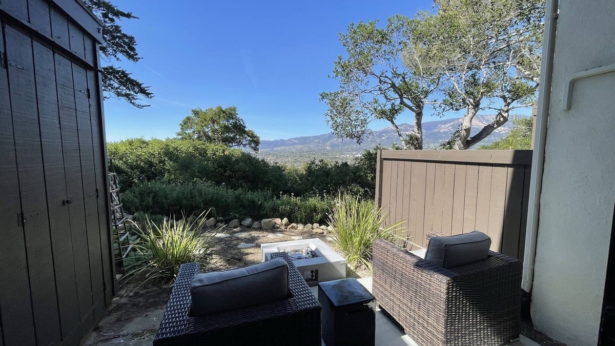 Alta Mesa Condo | Cozy Beach Get-away with Awesome City and Mountain Views