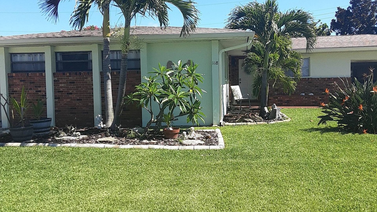 Golden Beach Estates House | Cozy beach home within walking distance to the beach