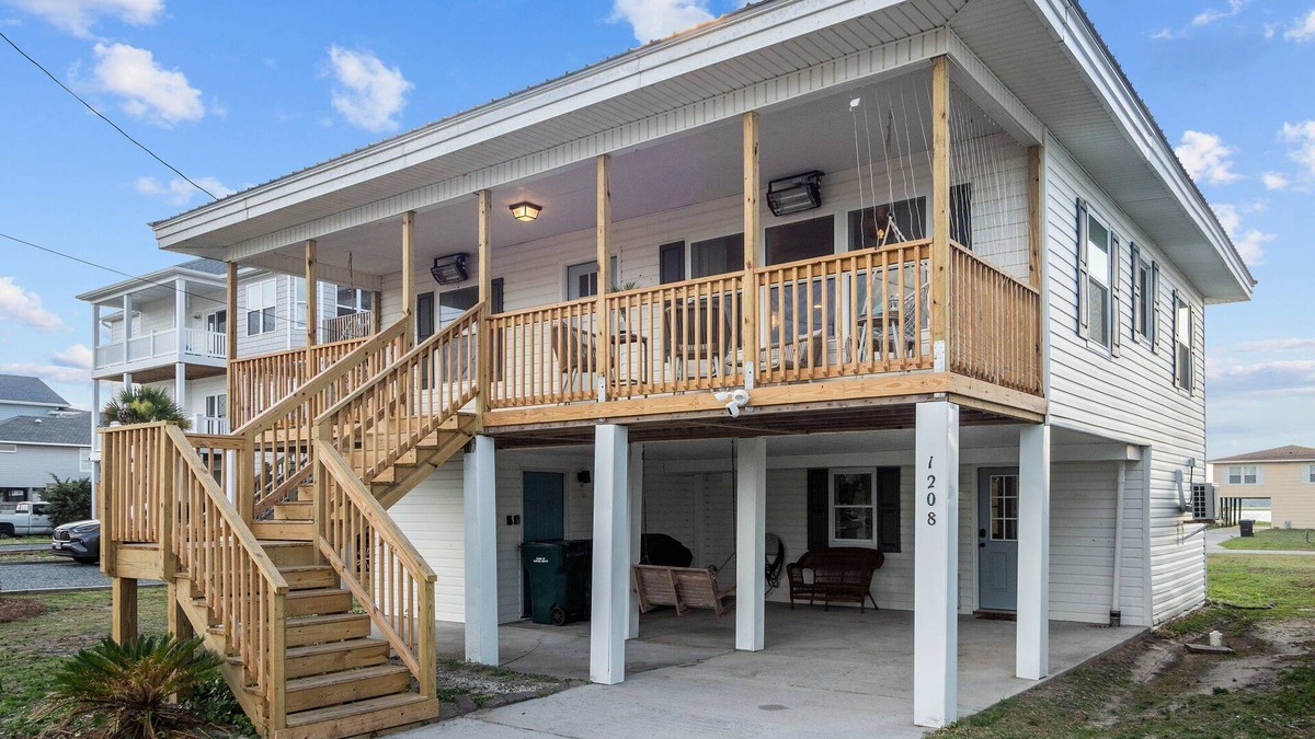 Jacksonville Apartment | Cozy beach studio- Bottom unit
