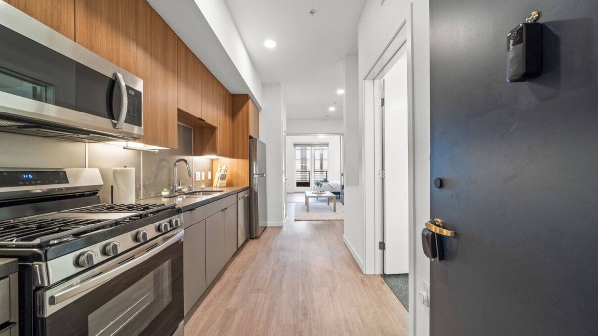 West Gateway Apartment | Cozy Beachside Escape/Great Views