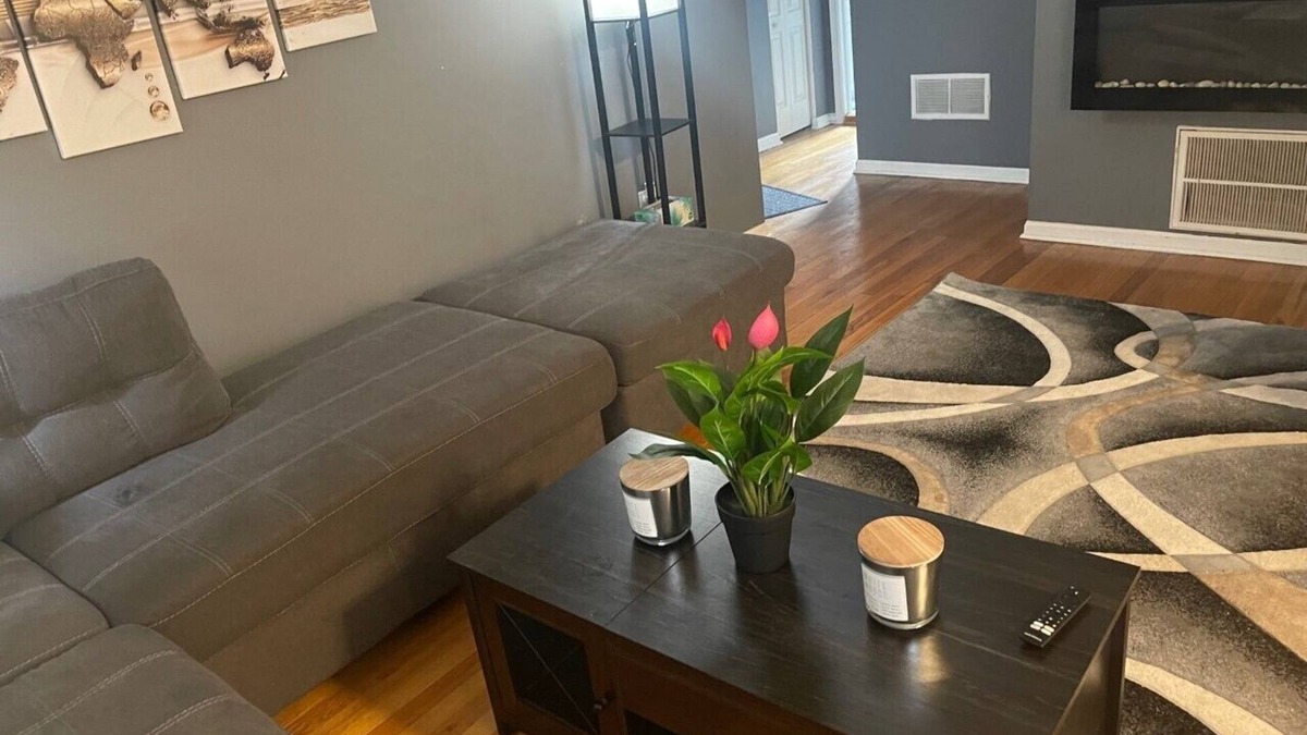 North Kenwood Condo | Cozy Beautiful Condo