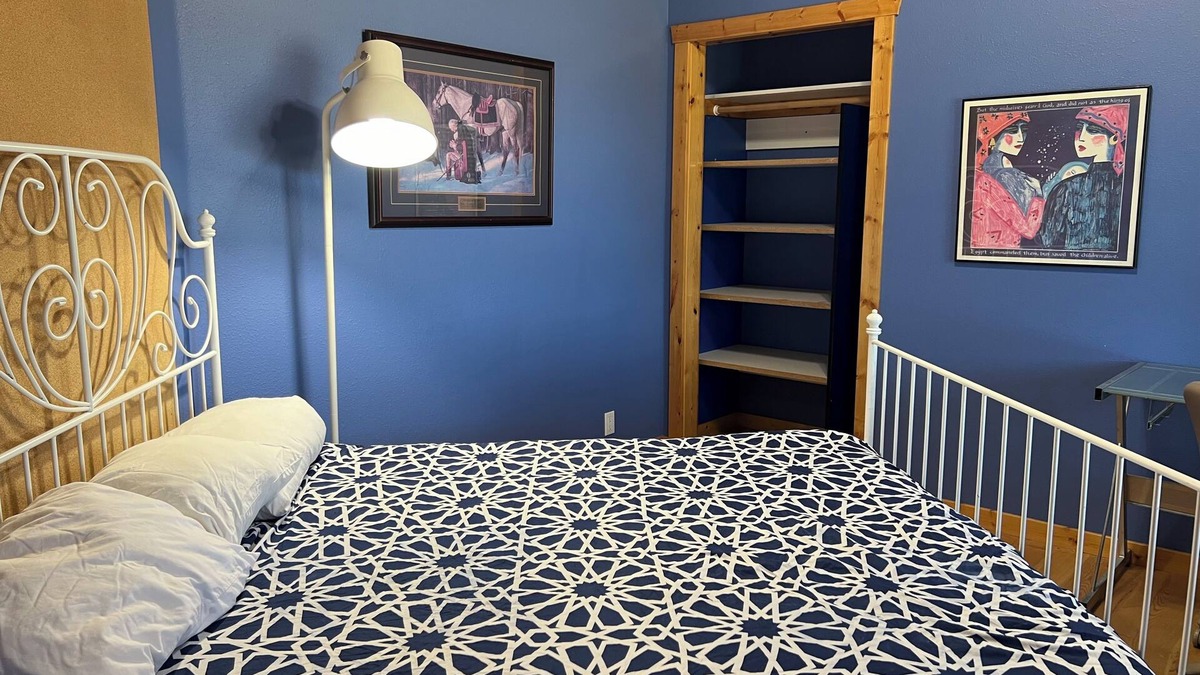 Rexburg House | Cozy bedroom in peaceful house in Rexburg with WiFi, AC and shared living space.