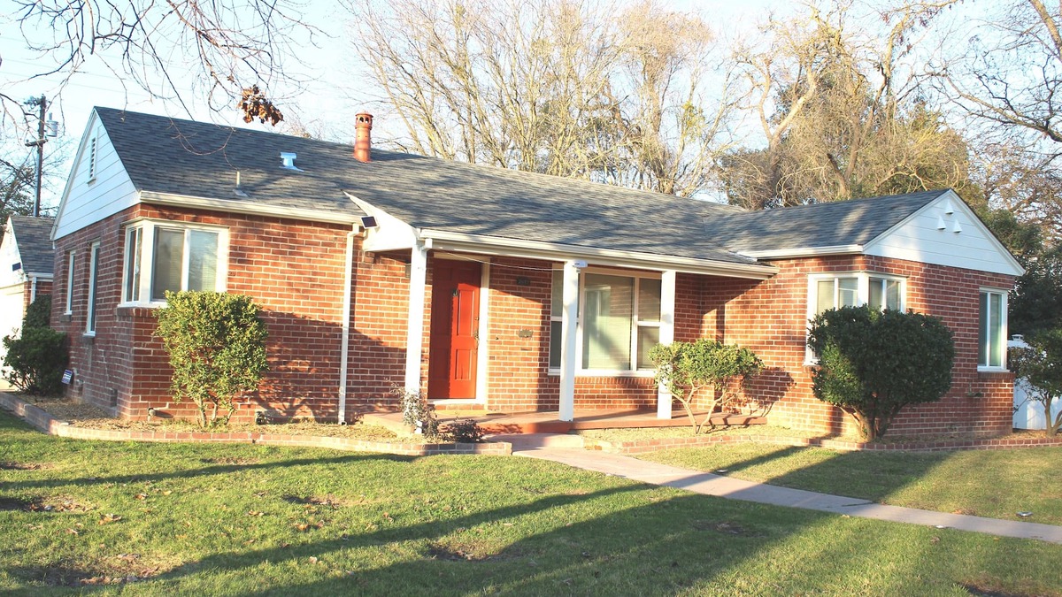 Stockton House | Cozy Brick-house With Spacious Backyard
