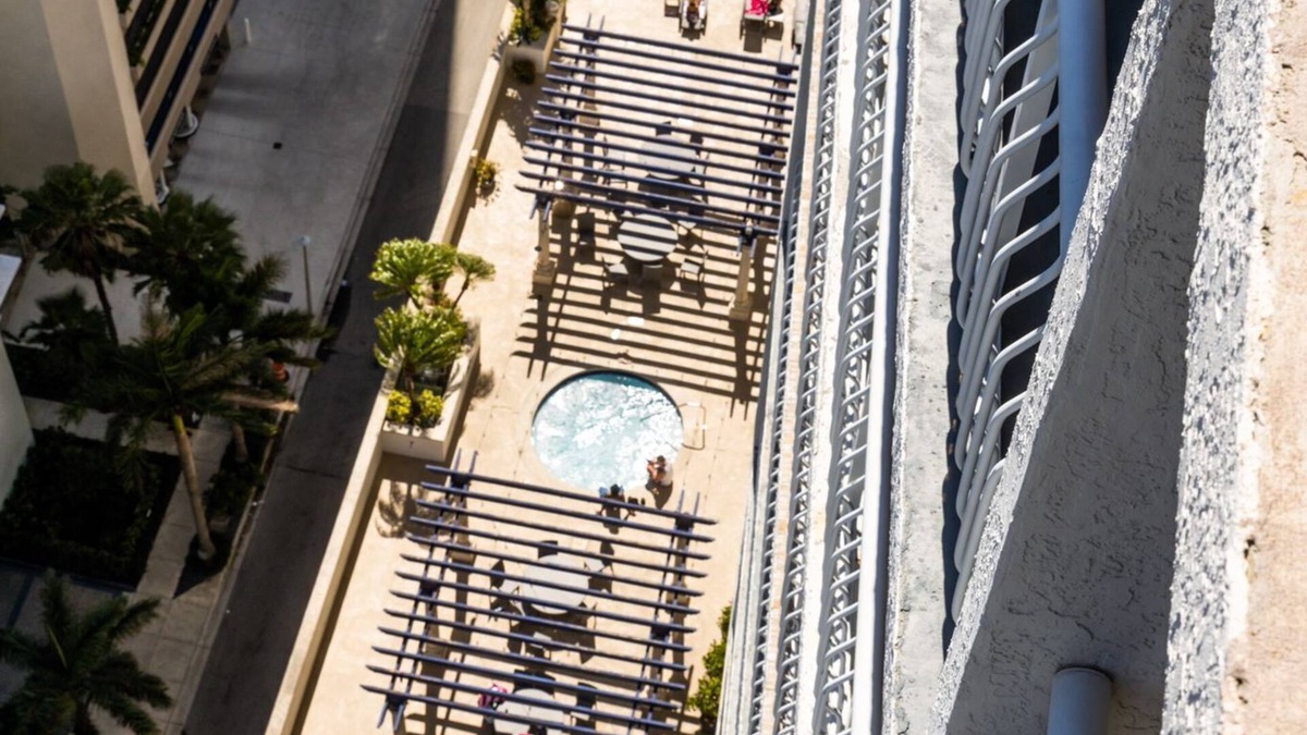 Brickell Apartment | Cozy Brickell Studio with FREE parking and Pool, Game Room and Jacuzzi