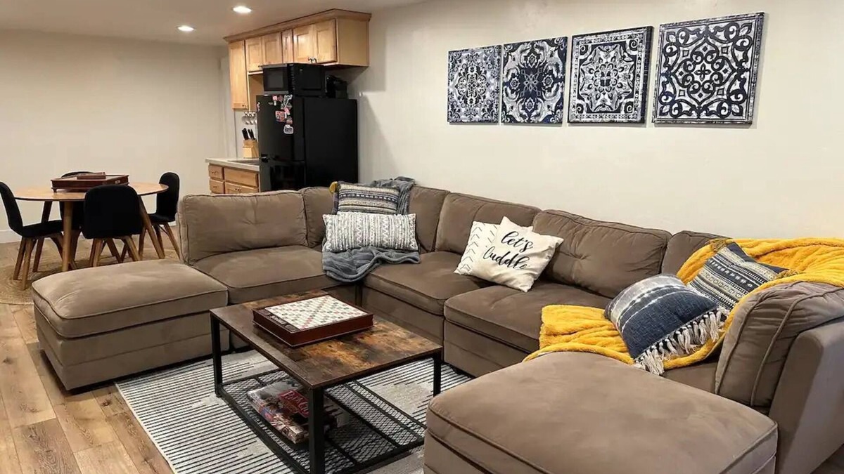 Heber Apartment | Cozy & Bright Private Basement