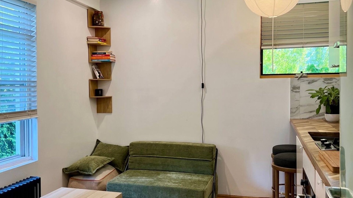 Queens Apartment | Cozy Bright Rockaway Beach House Very Close to Train and Ferry